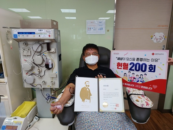 사진_헌혈운동에도 적극적으로 동참해 온 이태조 목사.jpg