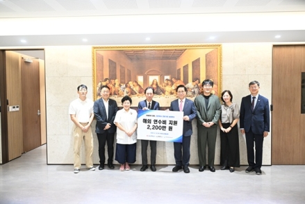 여의도순복음교회, 한부모 가족에 유모차 252대·자립준비청년 해외연수 지원