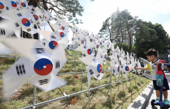 “일본의 과거사 사죄 촉구… 경제는 신중해야”