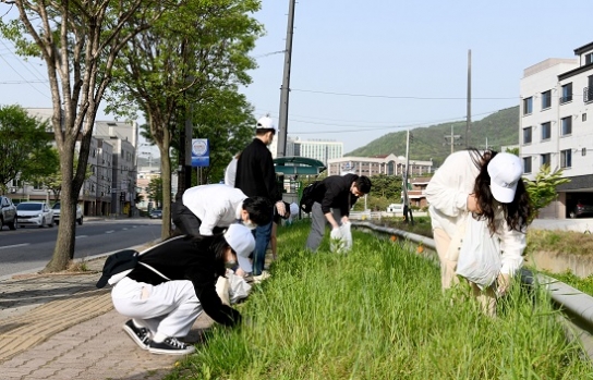 백석대 안경광학과, 대학 주변 환경정화 위해 ‘플로깅’ 나서