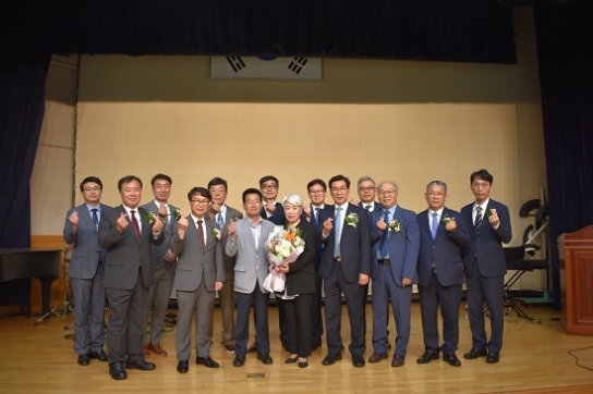 커피와교회 창립 11년만에 첫 장로 세워임직예식