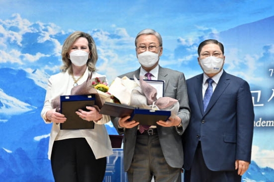 소강석 목사, 미 전직연방의원협회(FMC)로부터 감사패 받아