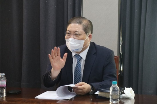 소강석 목사 “40년 지기 손 들어주고 싶었지만··· ”