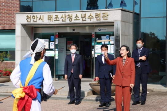김현숙 여성가족부 장관, 천안시 태조산 청소년수련관 방문