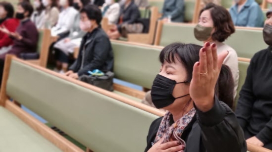 용산의 엄마들, ‘할로윈 참사’ 유가족 위해 눈물로 기도
