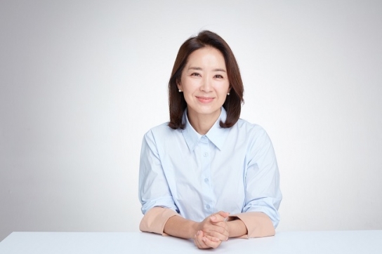 배우 윤유선, 튀르키예·시리아 재난 구호 성금 전달