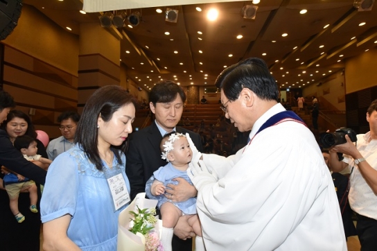 여의도순복음교회, 출산 축하 장려 ‘헌아식’ 재개