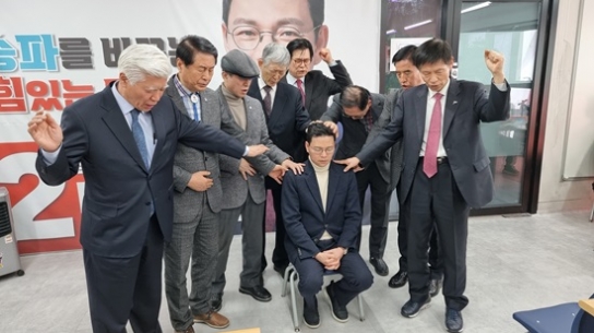 국가비상긴급기도후원회, 국힘 박정훈 후보(서울 송파갑) 캠프 방문 기도회 가져