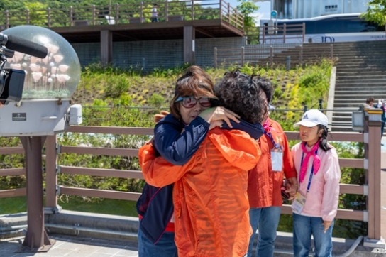 “상실의 눈물 닦아주는 특별한 봄나들이”