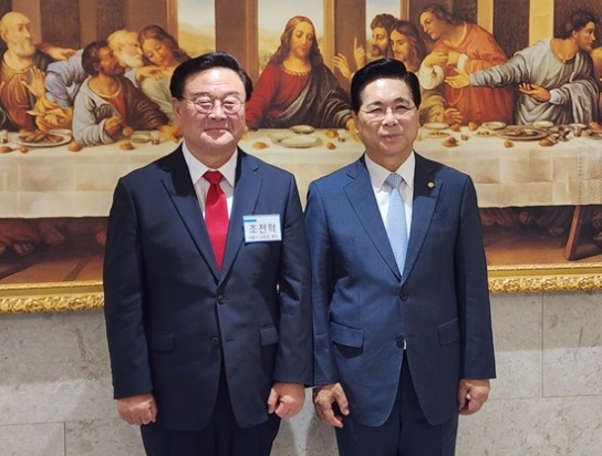 조전혁 서울시교육감 예비후보, 여의도순복음교회 찾아 이영훈 목사와 환담