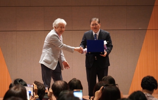 황순원 문학상 받은 소강석 목사, 문학계 큰 인물로 우뚝
