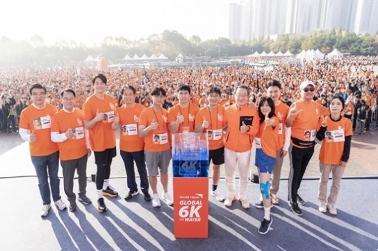 “식수 구하러 매일 6km를 걷는 아이들을 위한 러닝”