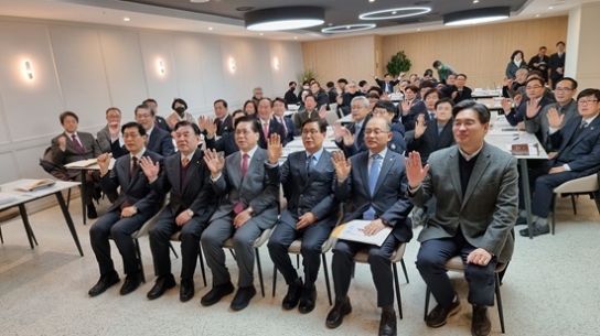 "혼란한 시대, 부활의 빛으로 새롭게 또 새롭게"