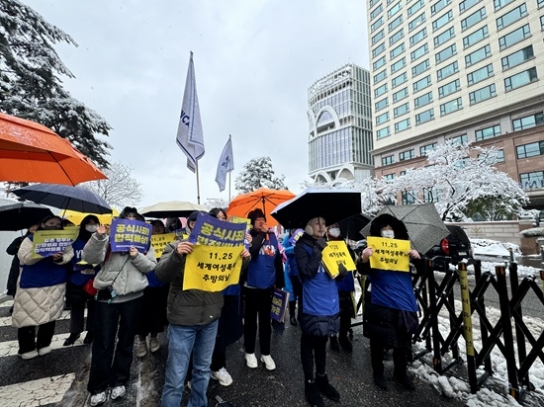 한국YWCA, 위안부 피해 해결 위한 제1676차 정기 수요시위 열어