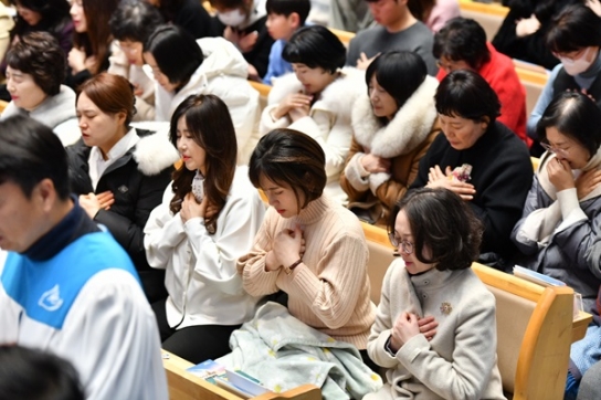 새에덴교회 “새해 우리에게 치유와 회복을 허락하소서”