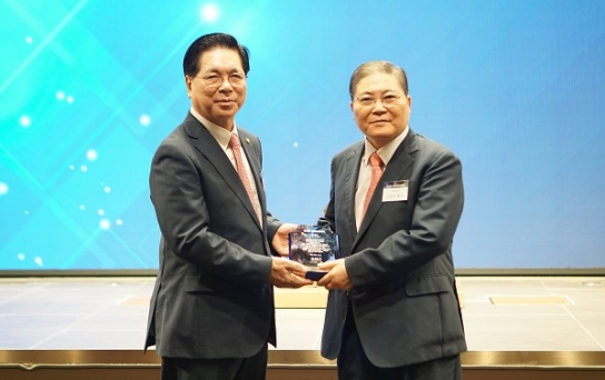 소강석 목사 ‘2025년 올해의 크리스천 리더’ 수상