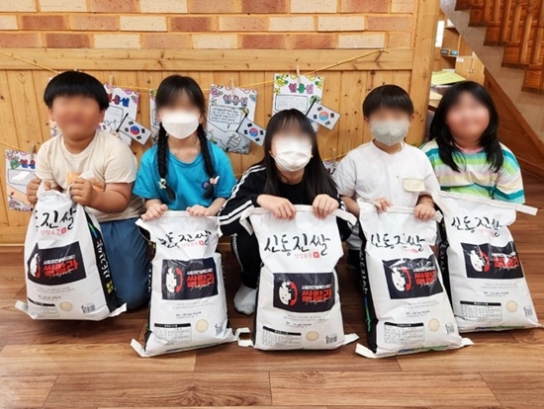 사랑의전화복지재단, 결식 아동·노인에게 쌀 20톤 전달