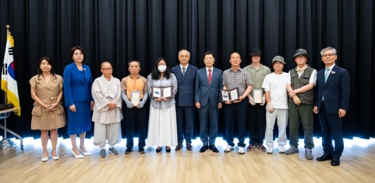 애터미-사랑의열매, 산불 진화 희생자 유가족 위한 위로금 전달
