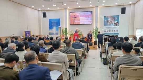 "큰 별 따라 아기예수 경배한 동방박사는 신라인"