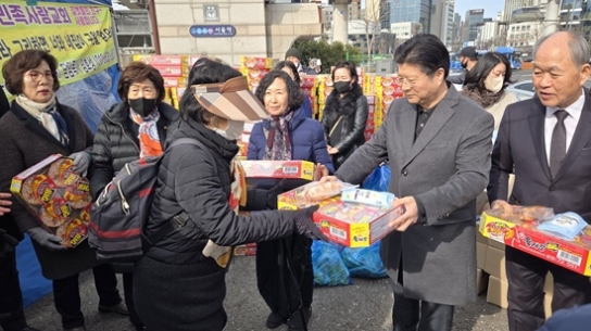 한기총, 서울역서 노숙인·쪽방촌 섬김