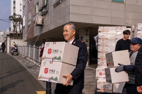 구세군, 설 명절 전국 취약계층 8,500가정에 희망 전달