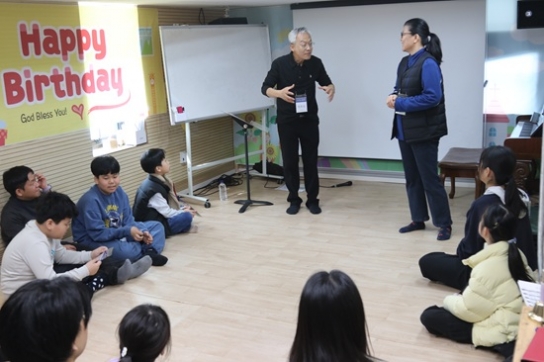 제12기 열방킹스키즈, ‘눈높이 교육’으로 아이들 마음 훔쳤다