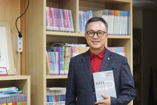 “2,300년 인류 신관의 거대한 오류 ‘데오스’의 진짜 정체는?”